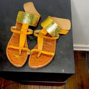Strap sandals